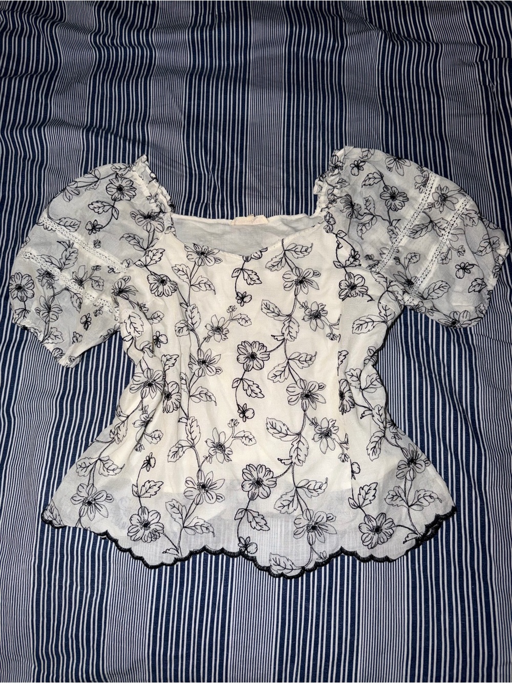White Floral Puff Sleeve Women's Top